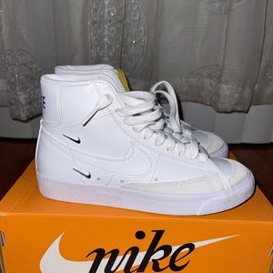 NIKE BLAZER MID ‘77 SE